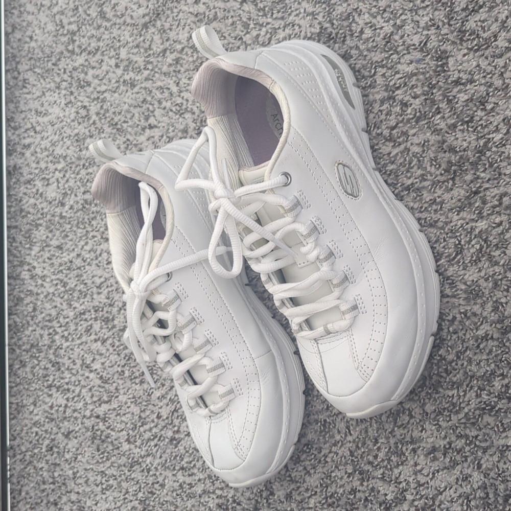 White women's Skechers arch fit tennis shoes